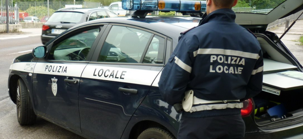 Giravano su un mezzo pubblico fuori dal proprio Comune e con in tasca dieci grammi di marijuana
